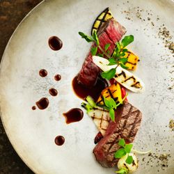 【料理評価1位】絶品新潟和牛×チャペル100選の赤レンガ★最大130万優待