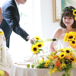 明野ひまわり畑 サンフラワーチャペルの披露宴会場・演出写真4枚目