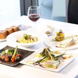 熱海スパ＆リゾートの料理・ウェディングケーキ写真1枚目