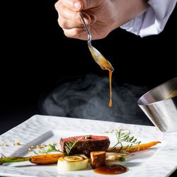 【お料理重視派に◎】シェフ渾身の豪華コース＆おもてなし体験