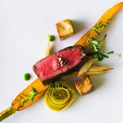 ＼来館特典10万＆155万特典／4万試食*黒毛和牛&オマール海老コース+骨格診断ドレス試着