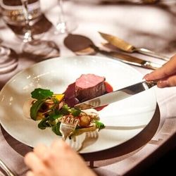 【バレンタインSPフェア】黒毛和牛×SPデザート贅沢試食フェア