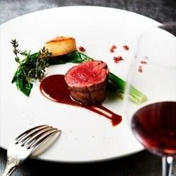 「駅チカ×絶品料理で、ゲストが喜ぶ結婚式を賢くお得に」