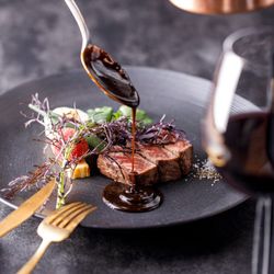 【料理重視＆ゲスト目線で会場見学】黒毛和牛×オマール絶品4万試食で楽しむプライベートW体験