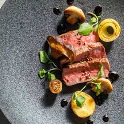 月イチ【予約数No1】Amazon1.5万♪新チャペル×霜降り和牛コース堪能