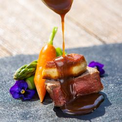 残2△当館人気No1【とろける黒毛和牛】光差し込む森のチャペル×超得*140万優待