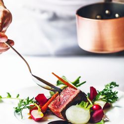 ラ・フェット ひらまつの料理・ウェディングケーキ写真1枚目