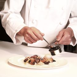 【限定フェア特典×試食】はじめての式場見学にも、比較中のおふたりにも。