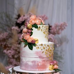 料理 ウェディングケーキの実例写真 5枚 リーガロイヤルホテル京都 結婚式場探しはウェディングニュース