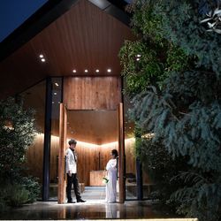 チャペル全体像。雨が反射して綺麗♡