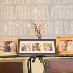 受付スペースです☺️
前撮りの写真を使用しました！
フレームはflying tigerのものです♪