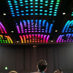 新郎、中座直前。
LEDはレインボーにしました。