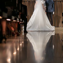 挙式会場の床も反射してとても綺麗。うっとりです。