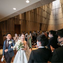 新郎新婦退場。
笑いすぎ注意ですが、緊張が解け、楽しくてたまらない瞬間です。