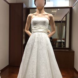 WD
最終フィッティング
どれもおんなじにみえて悩みに悩んだWD
シンプルで優しいかんじ
クラシカルで清掃なかんじ
ネットでみつけて
これだ!と思って試着をお願いして
着たらやっぱり可愛くて
これに決めました
サテンよりはレースが良かったのと
ボレロの取り外しが可能だったりで
雰囲気を変えることができるのも◎
試着したドレスはホテルモントレ提携のtakamibridal さんのみ。