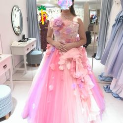 周りに勧められて試着してみたピンク系
やっぱり自分には似合わない…と断念
旦那はピンクが好きだったので、似合うよ!って褒めてくれましたが…w