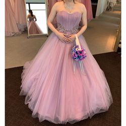 ドレス試着👗@Amtteliebe
ボリュームたっぷりやけど、ウエストの
ビジューが切り返しになってる✨