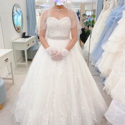 延期した関係で再度見直し。
ラメの入ったチュールに、全体に入った刺繍がオシャレ。
でもイマイチぱっと目を引くものがなかったなーという印象。