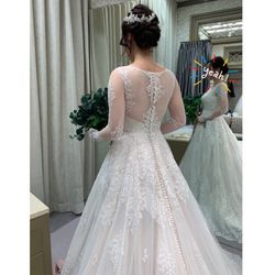 ドレス試着👗@destinyline
全体的に入ってる刺繍や、レースの生地が
アンティークっぽい✨