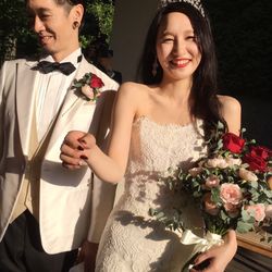 1着目のクラッチブーケ??
伝えた通りの美しいブーケでした??
・赤.コーラルピンクのローズ
・ユーカリ
メインのクラッチブーケ