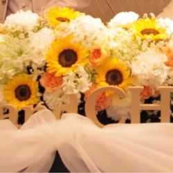 高砂は大きなブーケみたいな感じにしてもらいたかったので、山のような感じに。
チュールをしいて真ん中はリボンにしてもらいました。