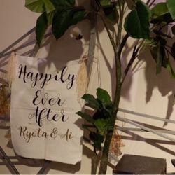 唯一お花を飾ったのはパンパスグラスのドライフラワーと、かすみ草のドライフラワーのスワッグです。 
カフェの雰囲気そのままにするために、あまり主張しすぎないものをチョイスしました！