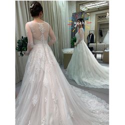 ドレス試着👗@destinyline
背中 ブライダルインナーが見えてるけど、
当日はヌーブラにしたら大丈夫かな🙆♀️