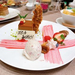 《パティシエ特製 季節のデザート》