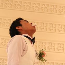 パーティは白ベストにピンクシャツ。もっと濃いピンクが希望でしたが、なかなか見つからず薄めになりました。