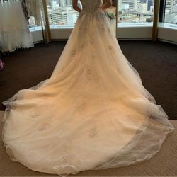 ドレス試着👗@Amtteliebe
長めのトレーンがチャペルに映えそう👀