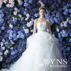 ◆ウェディングドレス
YNS WEDDING LaVenie Collection SL17308
生地:ロイヤルサテン+総レース+チュール+レース刺繍+ビーズ装飾
バック:半編み上げタイプ
ドレスライン:プリンセスライン
価格:96,984円
※サッシュベルト別売り
パニエ:PAN001 (ワイヤー入り3段)
ワイヤ直径:上から約100cm/約80cm/約50cm
価格:5,184円