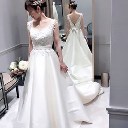 腰のベルトがオシャレなドレス?