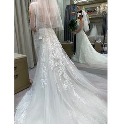 ドレス試着👗@destinyline
後ろのチュールは取り外し可能なので
挙式と披露宴で雰囲気変える事ができます✨