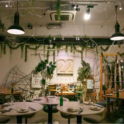 会場そのものがグリーンが多いので、そのままの雰囲気を大事にするため、お花は飾りませんでした。