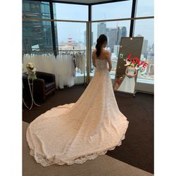 ドレス試着👗@Amtteliebe
トレーンまでキラキラビーズ✨
チャペルのライトに照らされたら綺麗やろうなぁ😍