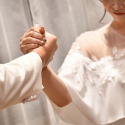 今日は楽しもうな!!の握手