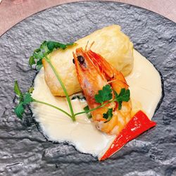 《真鯛のパイ包みと天使の海老のロースト ヴァンブランソース》