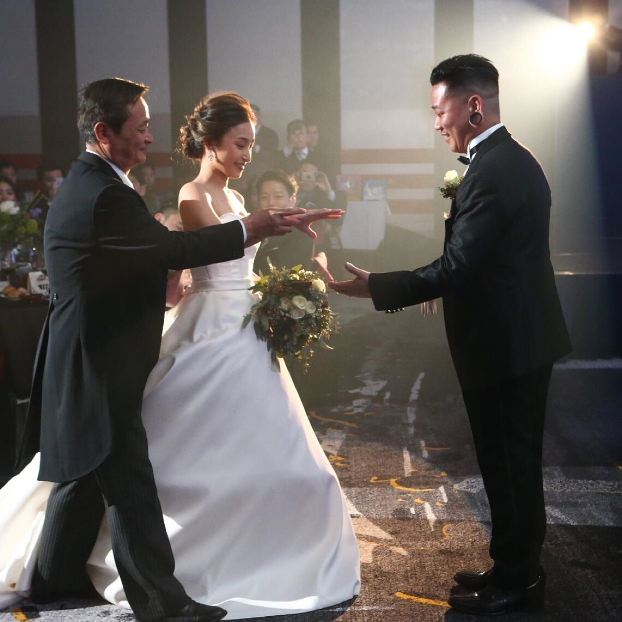 披露宴パーティのカバー写真