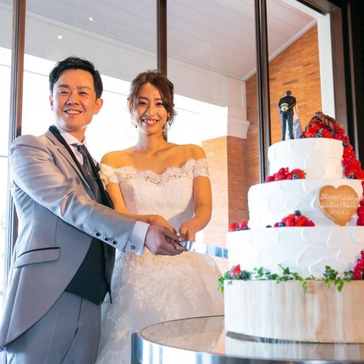 披露宴パーティのカバー写真