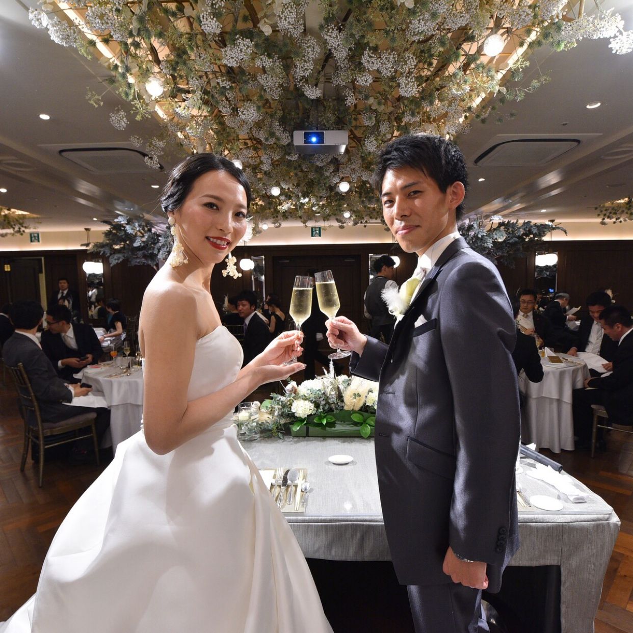 披露宴パーティのカバー写真