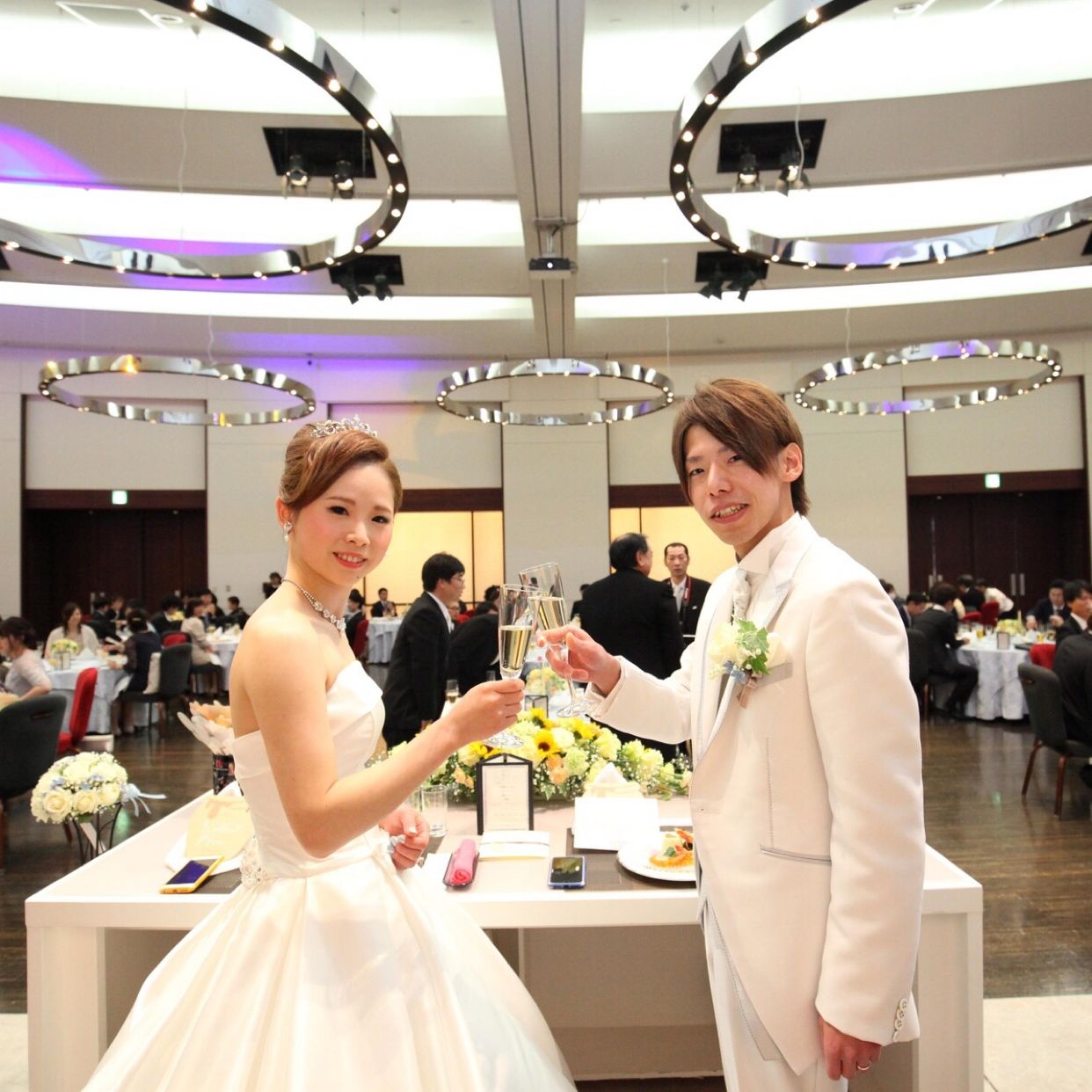 披露宴パーティのカバー写真