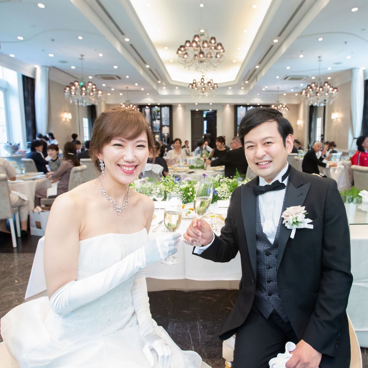 披露宴パーティのカバー写真