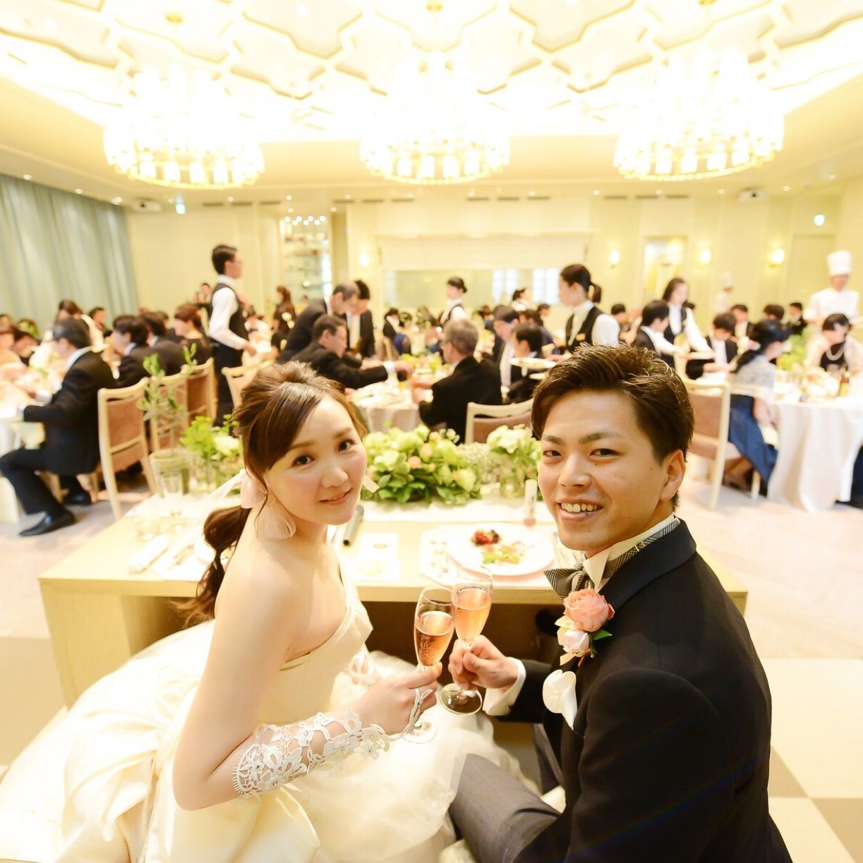 披露宴パーティのカバー写真