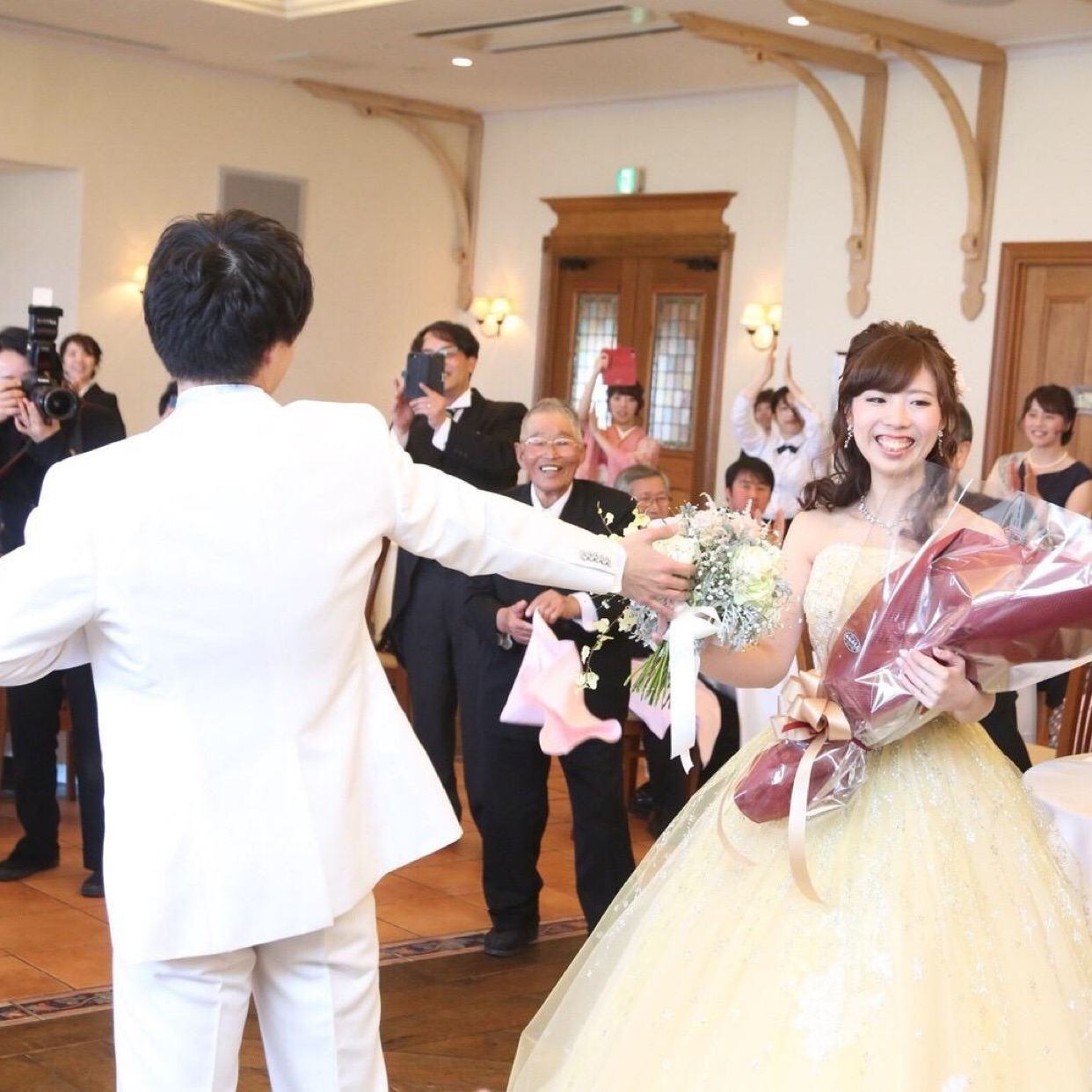 披露宴パーティのカバー写真