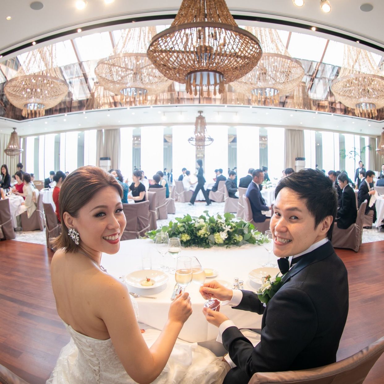 披露宴パーティのカバー写真