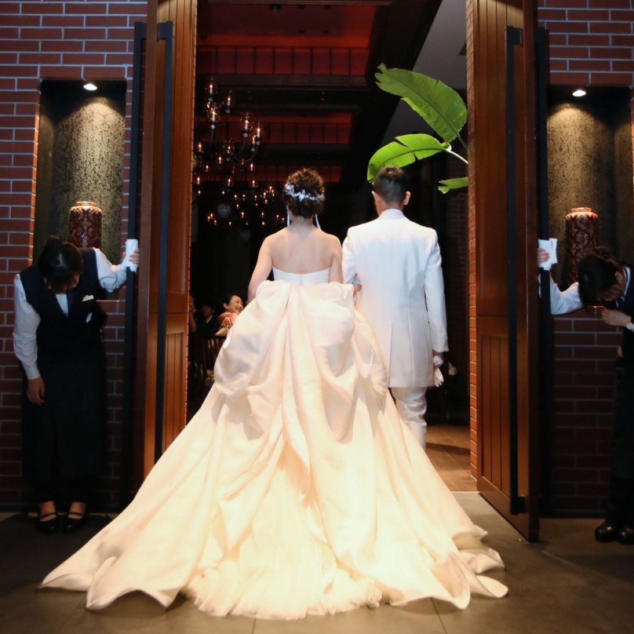 披露宴パーティのカバー写真