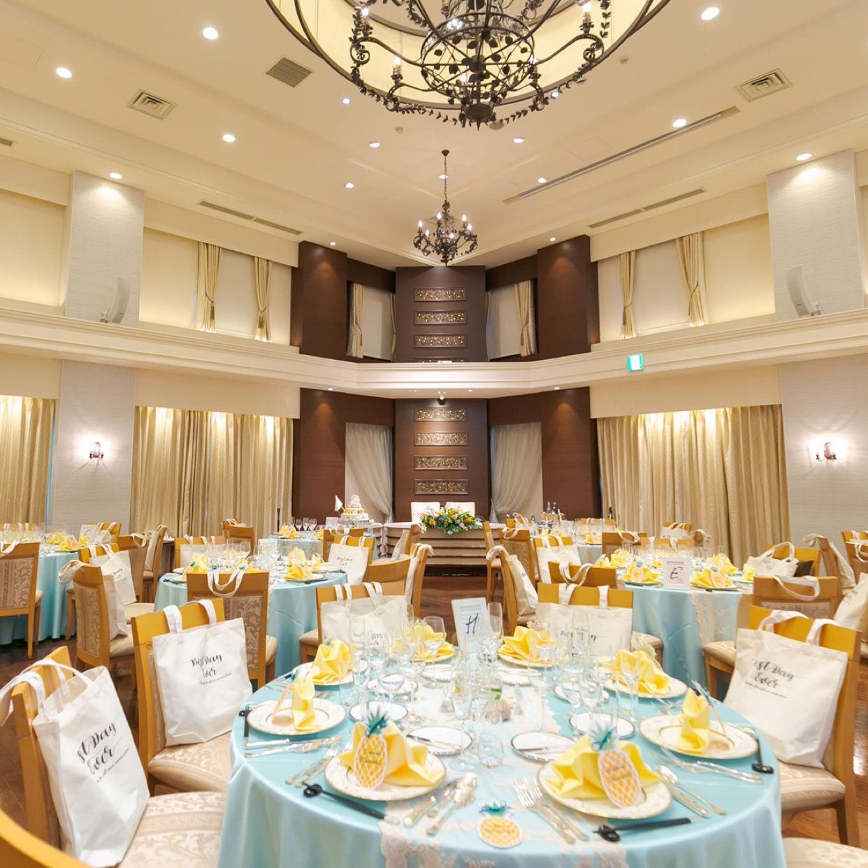 披露宴パーティのカバー写真