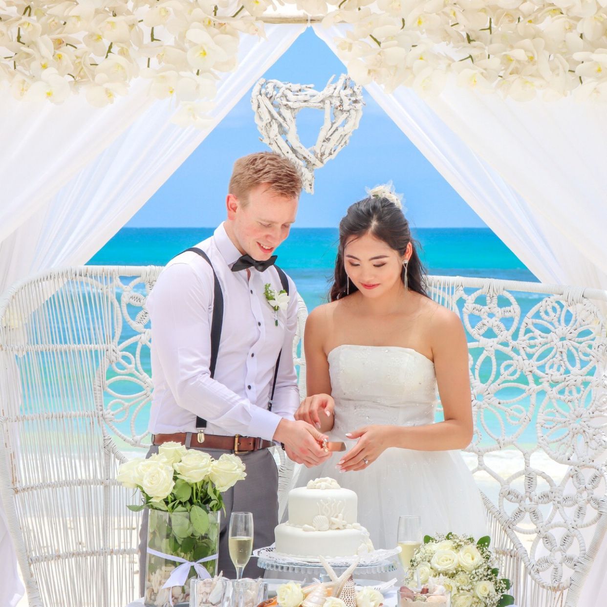 披露宴パーティのカバー写真