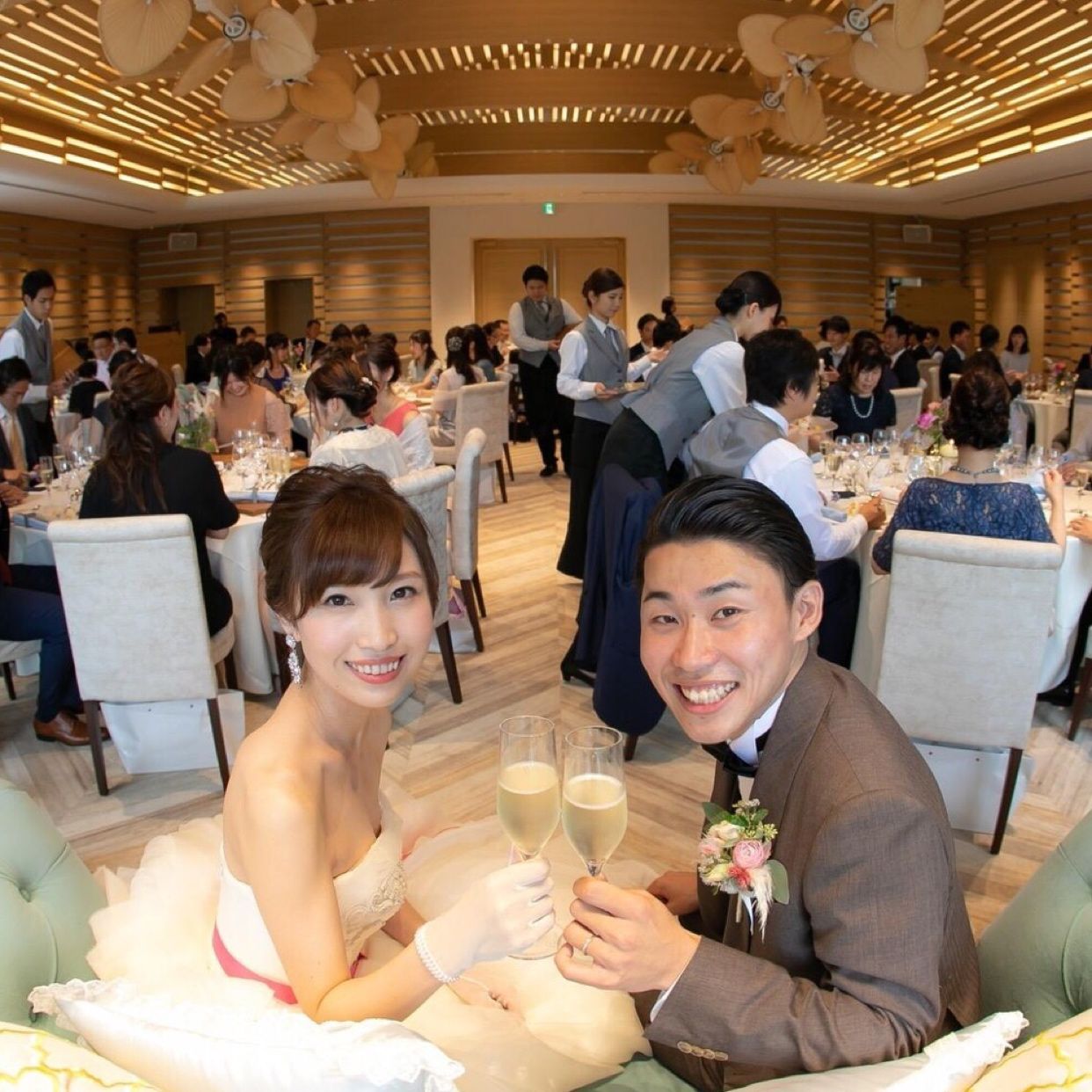 披露宴パーティのカバー写真