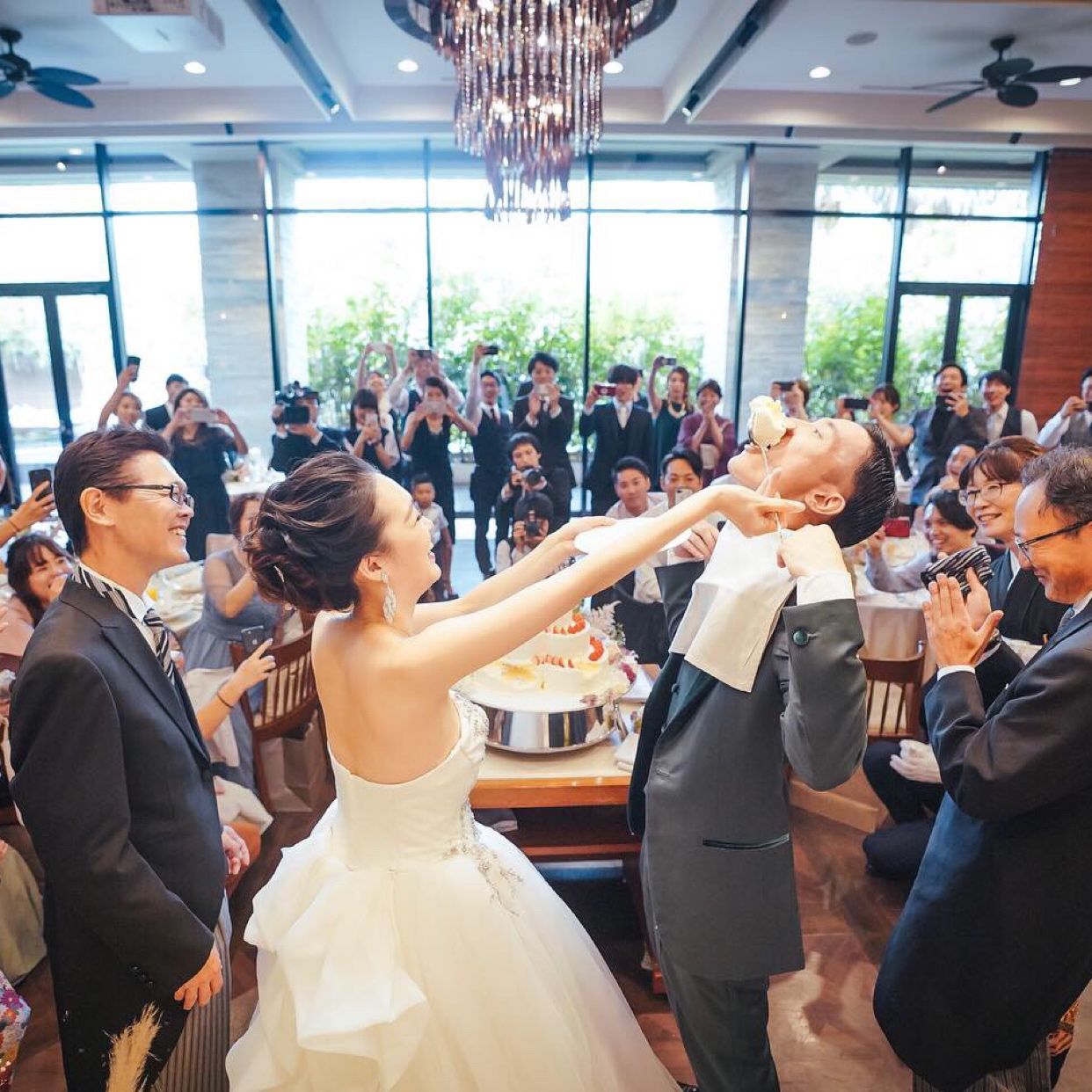 披露宴パーティのカバー写真